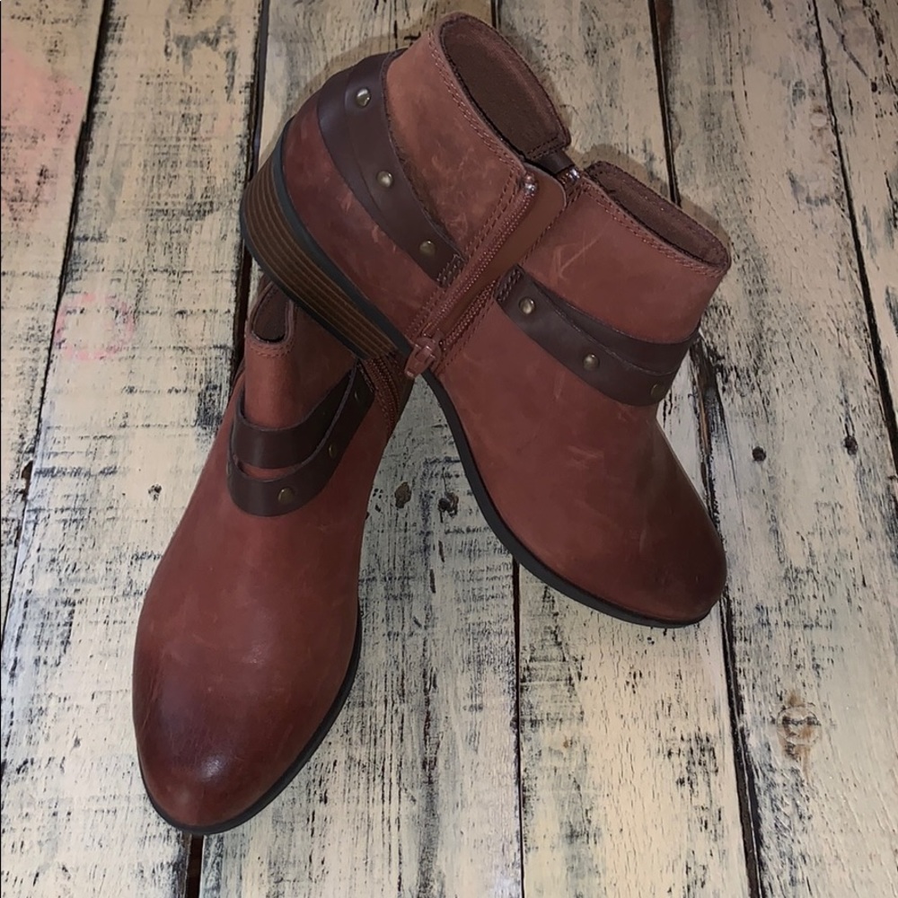 CLARK COLLECTION boots